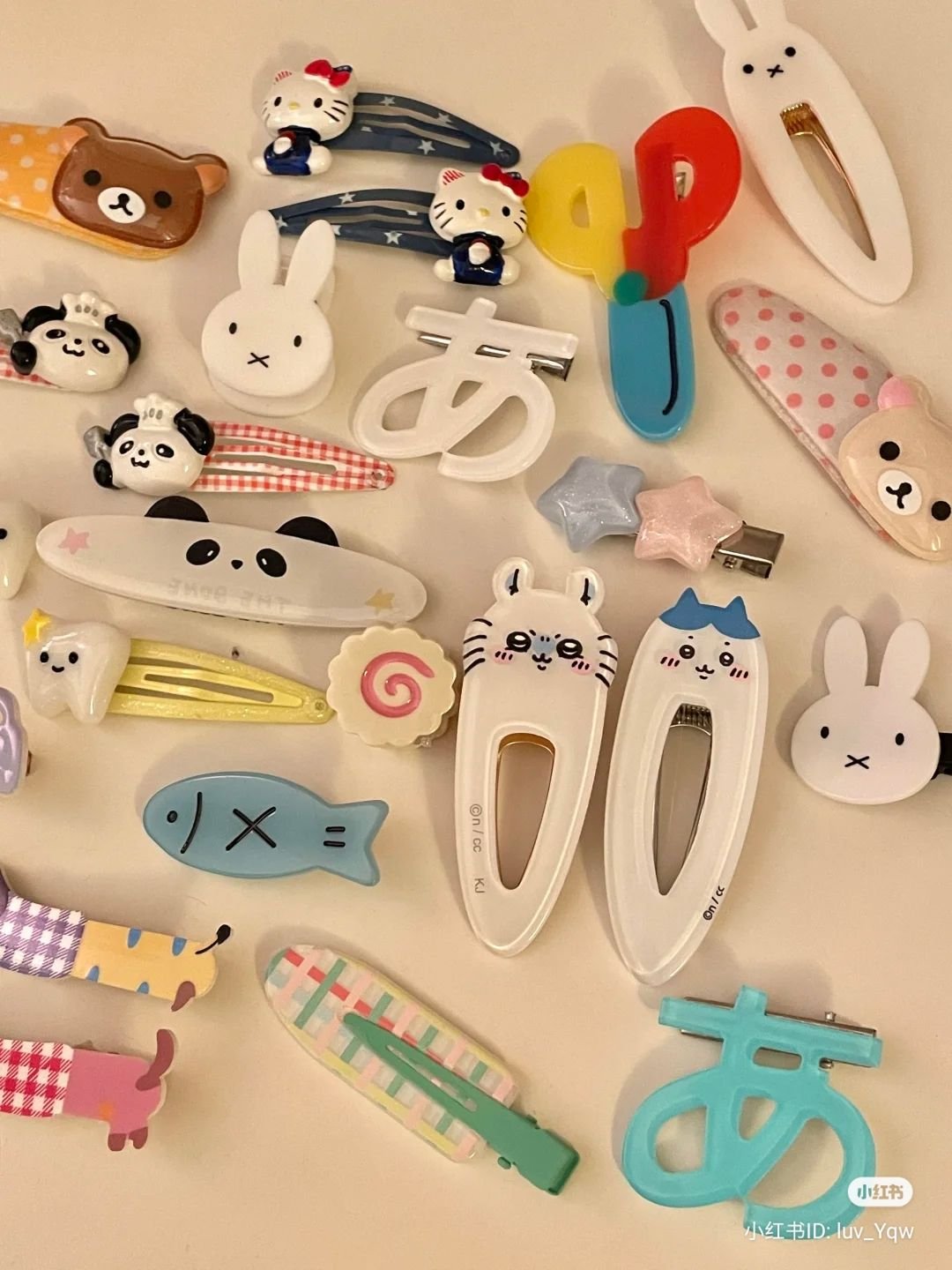 12 Must-Have Accessories to Level Up Women's Korean Apparel Fashion - 4. Trendy Hair Accessories 1